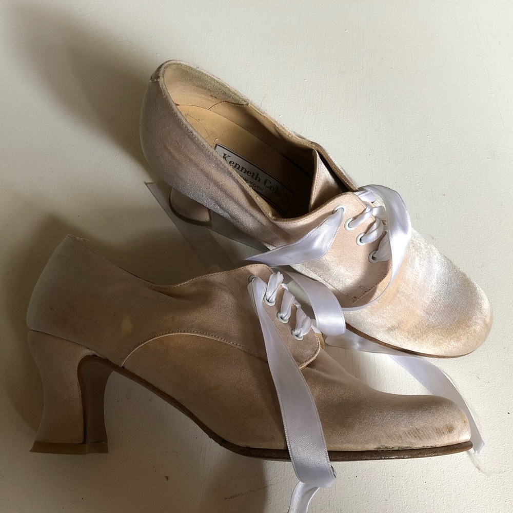 Kenneth Cole satin shoes size 8.5